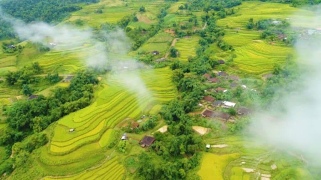 Dừng chân bên bản làng Khau Tràng xã Hồng Thái