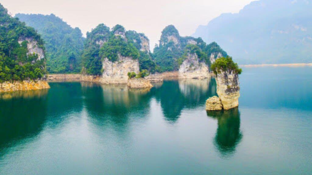 Ngắm nhìn trên hồ Na Hang