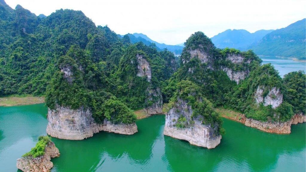 Phong cảnh hùng vĩ tại hồ Na Hang