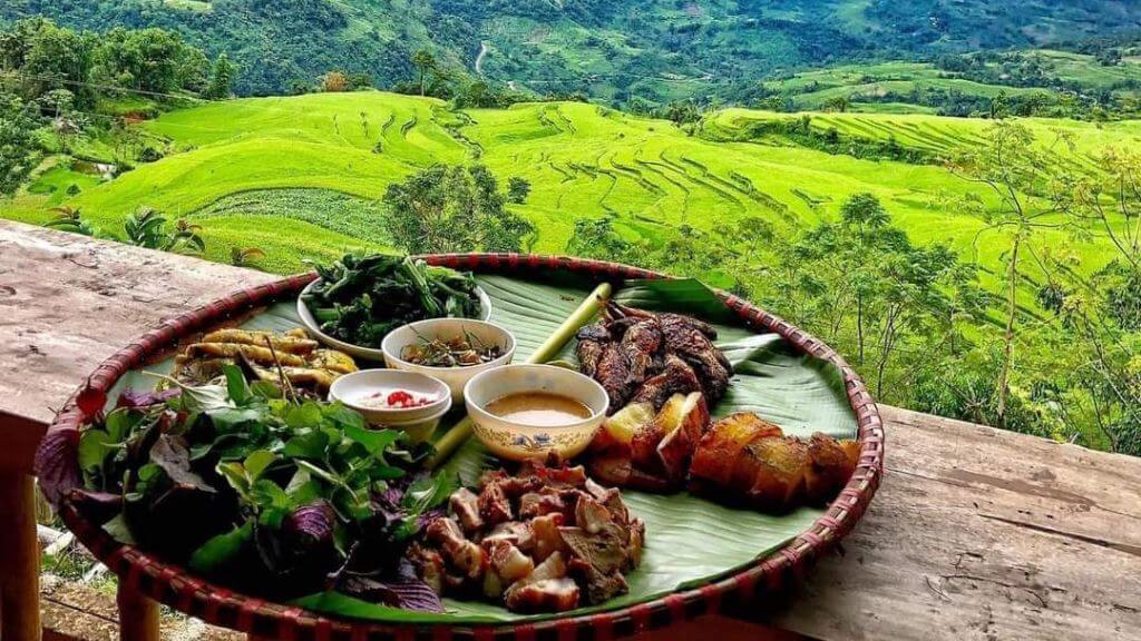 Một mẹt thịt rừng nướng Tây Bắc thơm lừng