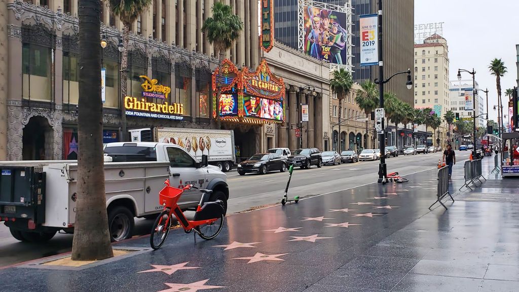 Khám phá Đại lộ danh vọng Hollywood Walk of Fame