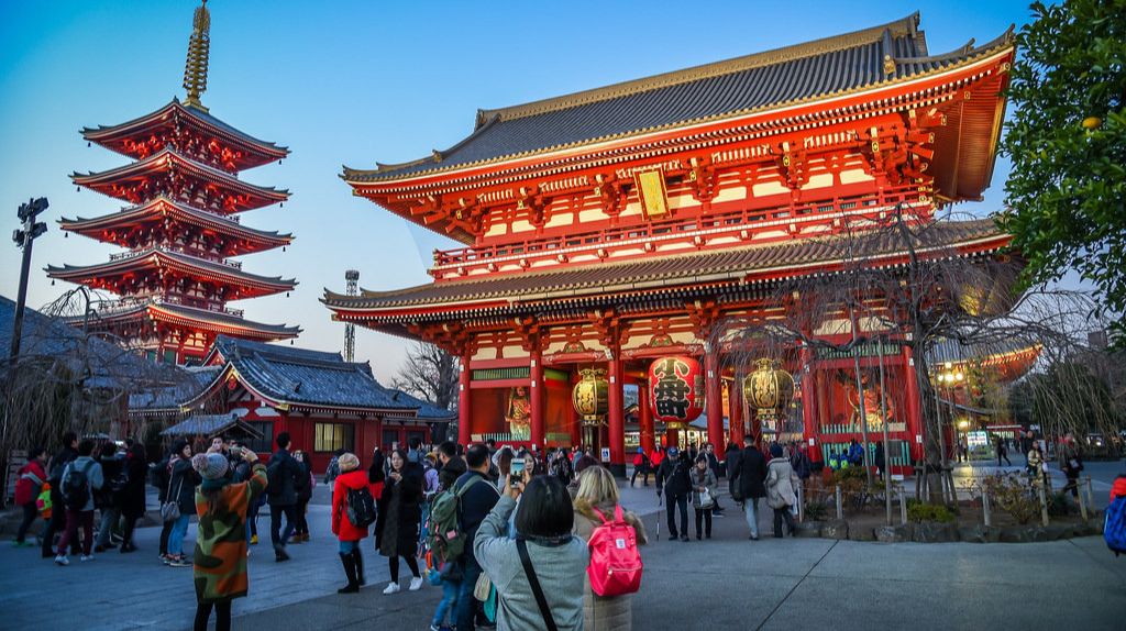 Ngắm nhìn toàn cảnh đền Asakusa Kanon ngôi đền cổ nhất ở Tokyo