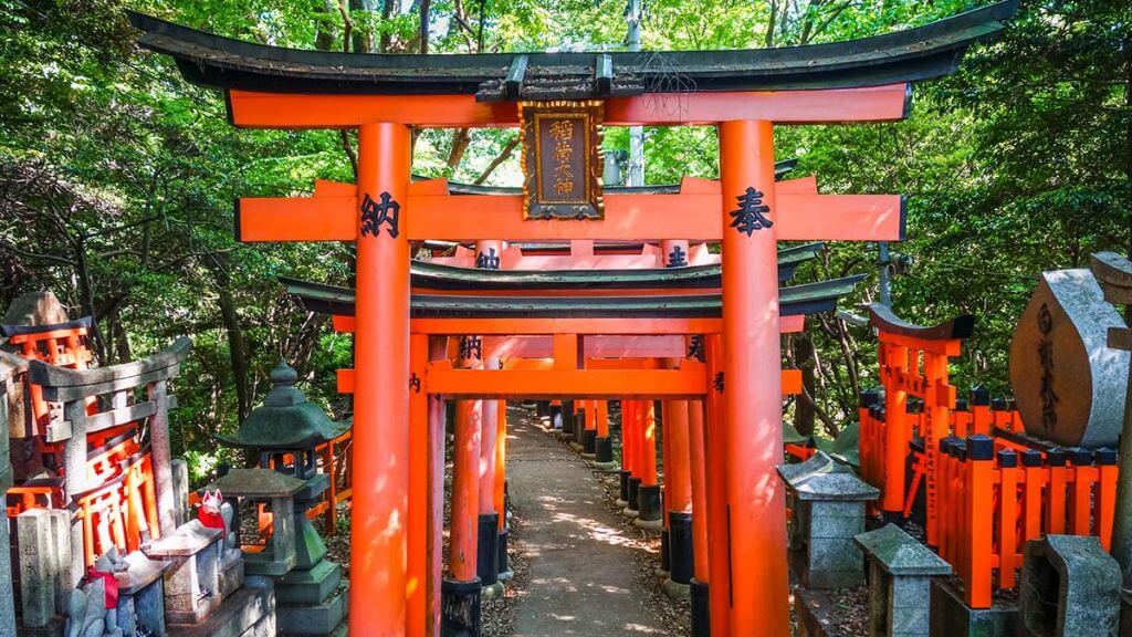 Cổng Tori độc đáo tại Đền Fushimi Inari