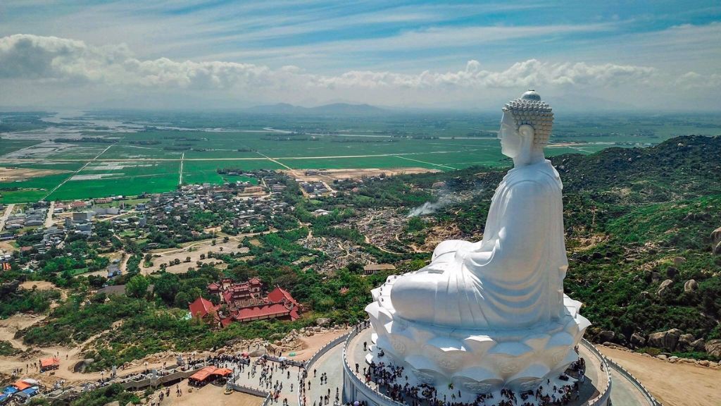 Tượng Phật ngồi cao nhất Đông Nam Á