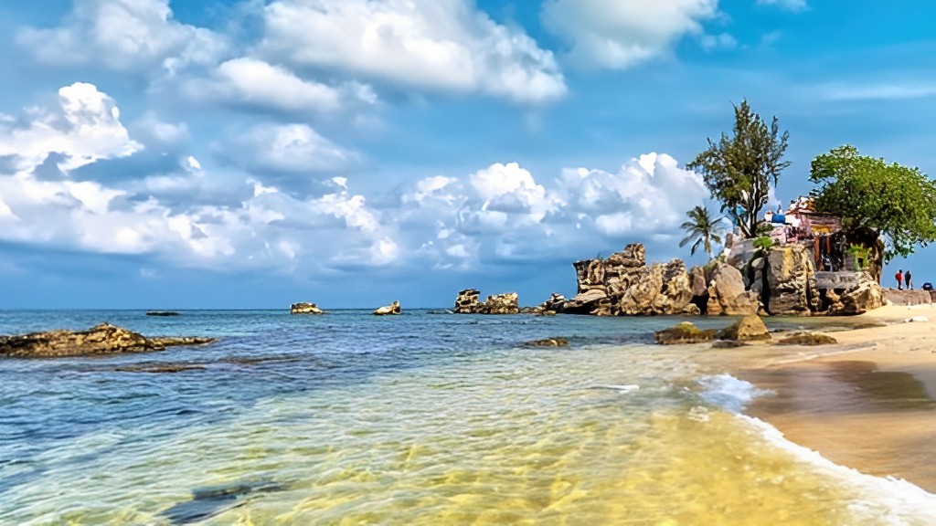 Tham quan Dinh Cậu