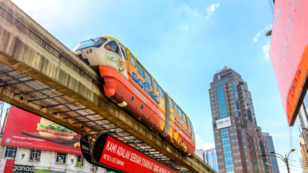 Tàu monorail sắc màu tại Malaysia