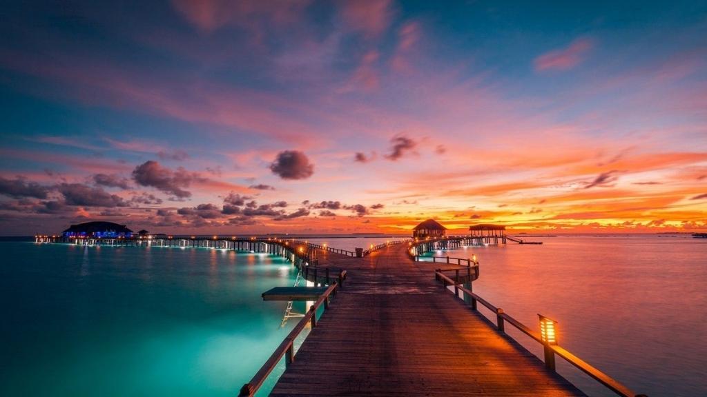 Ngắm hoàng hôn vô cực khi du lịch Maldives