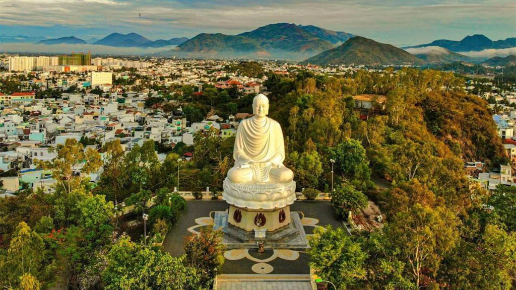 Chùa Long Sơn với tượng Phật cao nhất Việt Nam