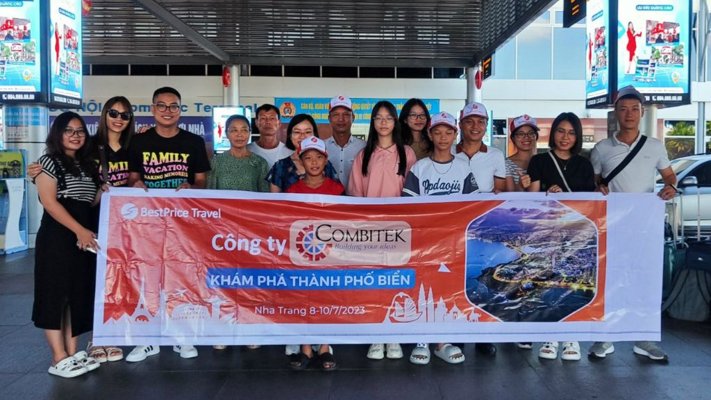 Khách du lịch Nha Trang check in tại sân bay