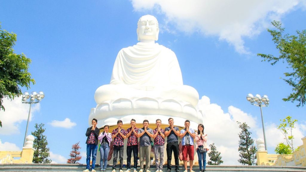 Chùa Long Sơn điểm tâm linh khó quên trong tour du lịch Nha Trang