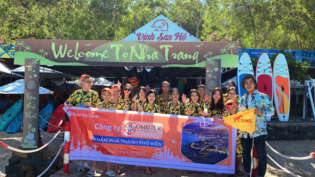 Đoàn du lịch Nha Trang check in tại Vịnh San Hô