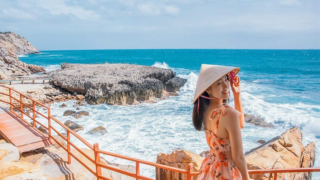 Tham quan Hang Rái trong tour Ninh Thuận