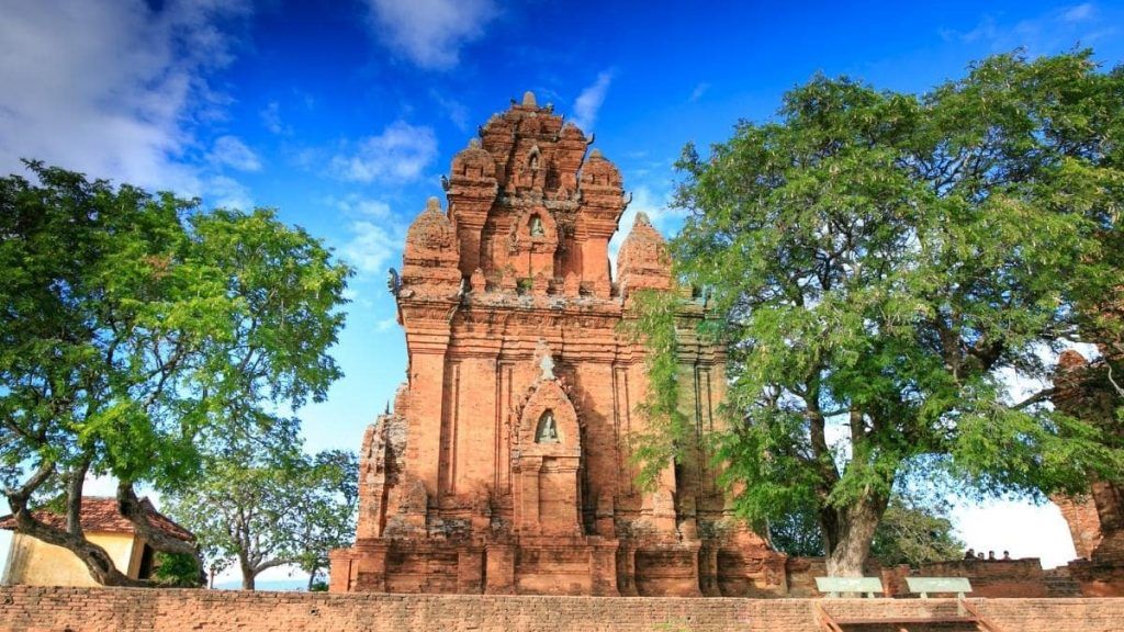 Tháp Po Klong Garai trong tour Ninh Thuận