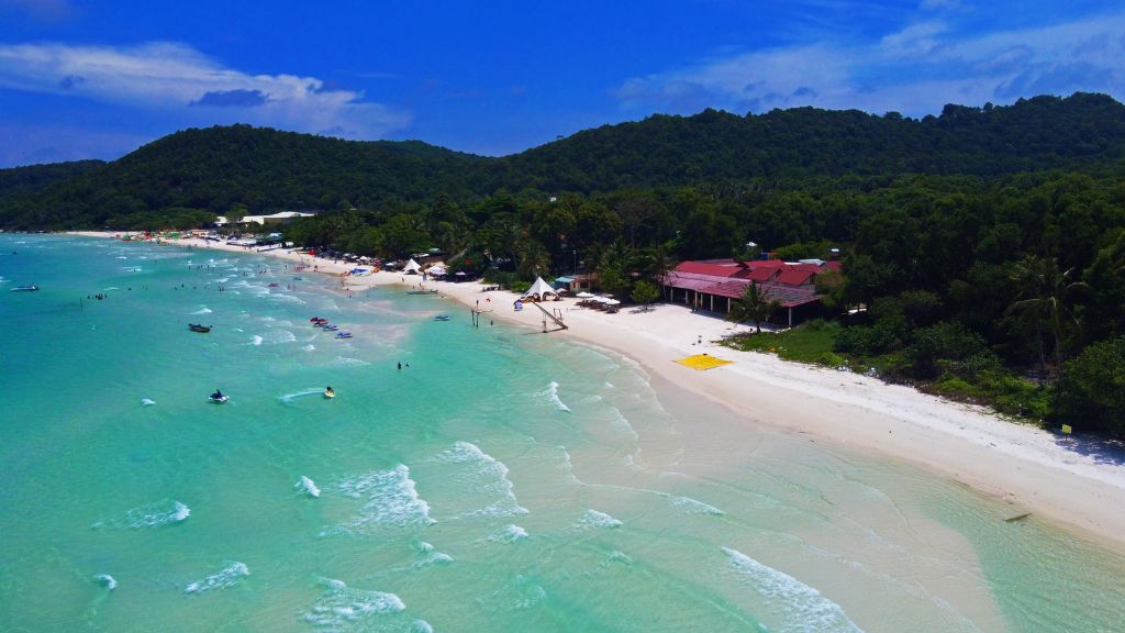 Bãi biển trong xanh tại Phú Quốc