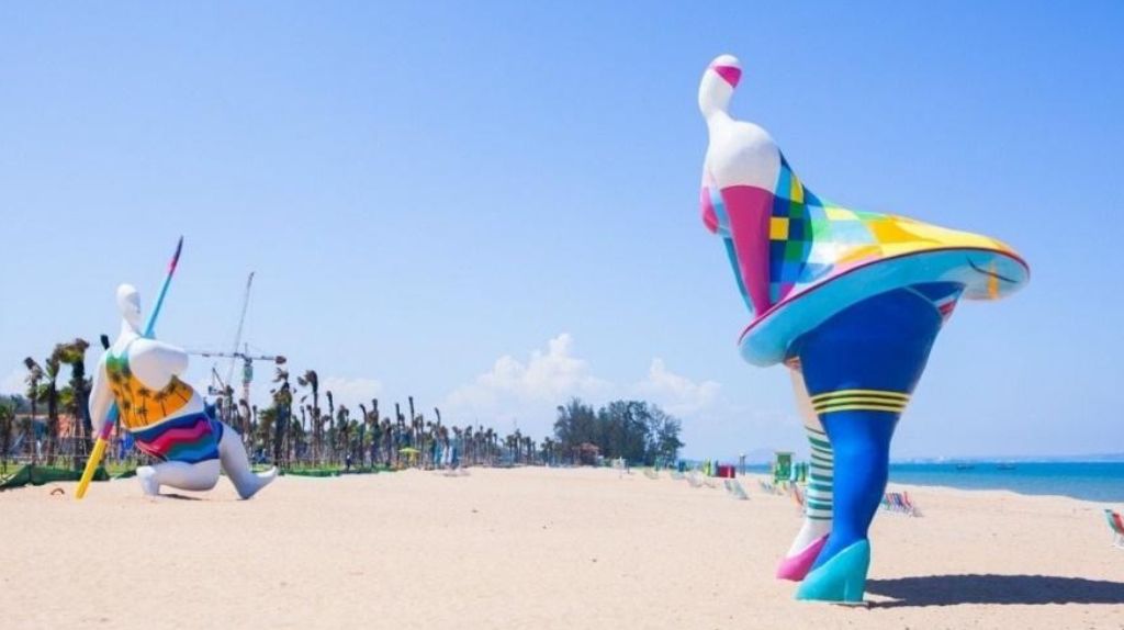 Toàn cảnh bãi biển Bikini Beach