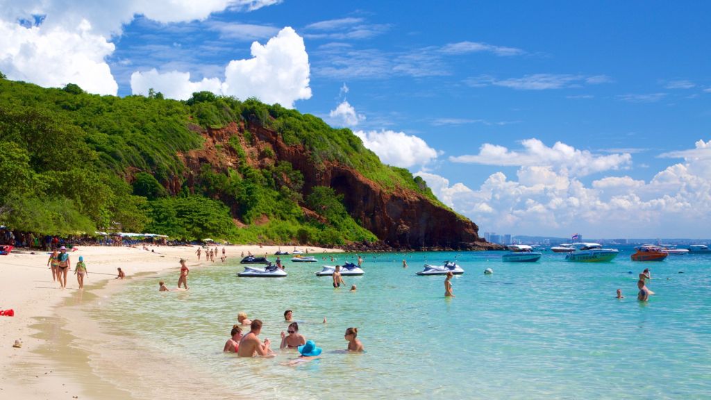 Đảo Coral với rất nhiều trò chơi trên biển