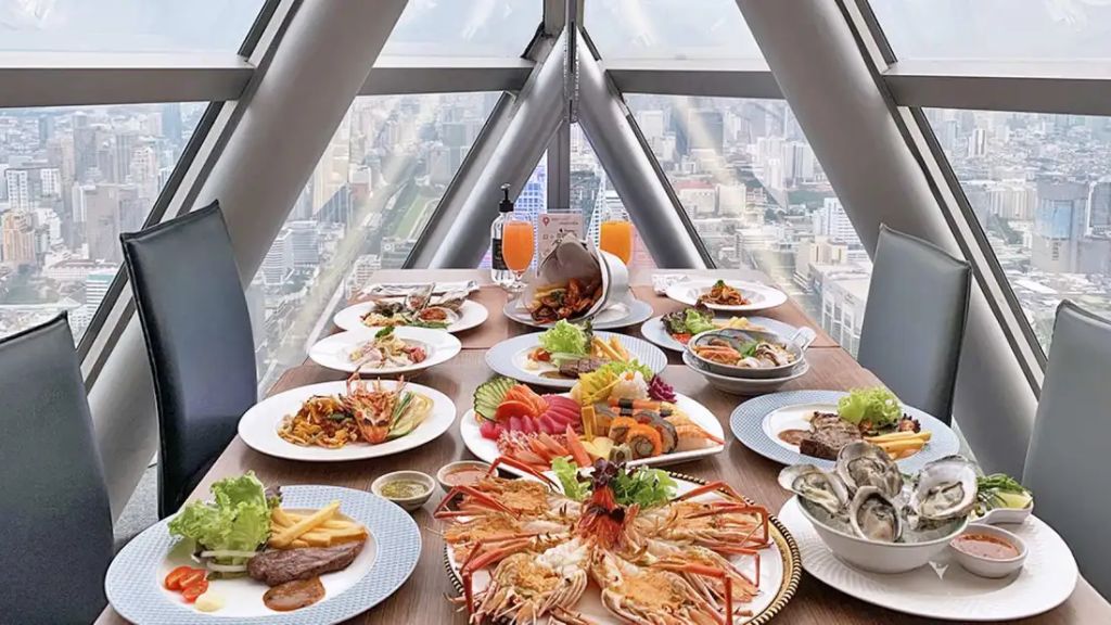 Thưởng thức buffet nhà hàng xoay tại Baiyoke Sky