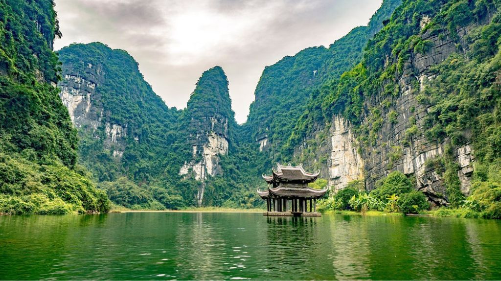 Tham quan danh thắng Tràng An