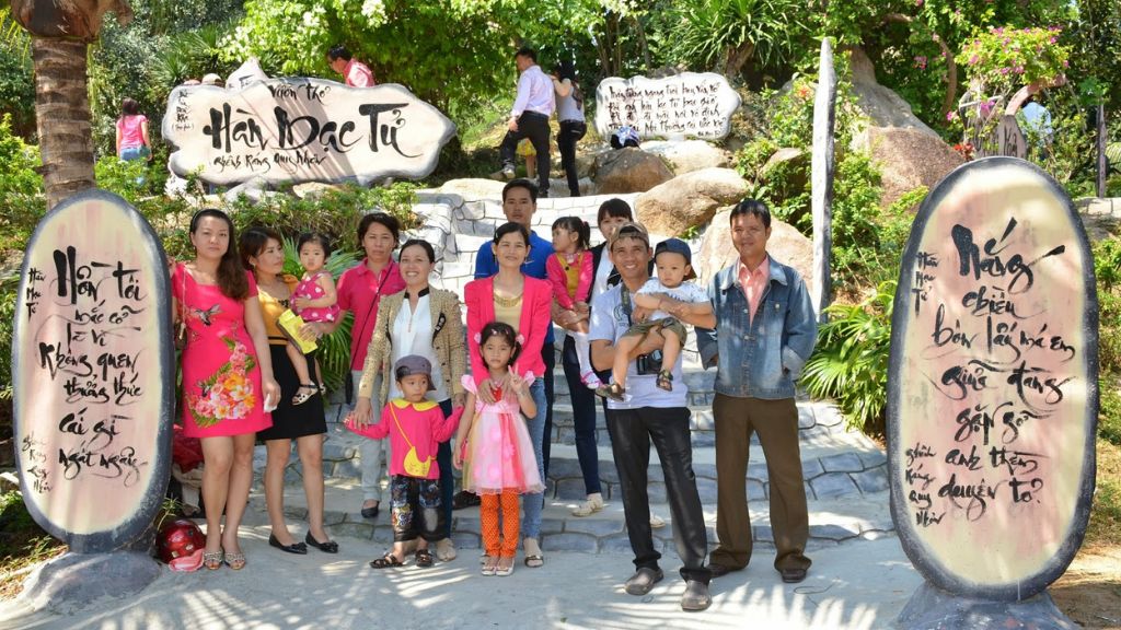 Check in tại vườn thơ Hàn Mặc Tử trong tour du lịch Quy Nhơn