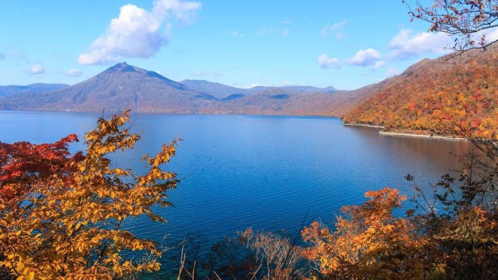 Ngắm cảnh hồ Toya xanh biếc, yên bình, đầy chất thơ (@nationalpark japan)