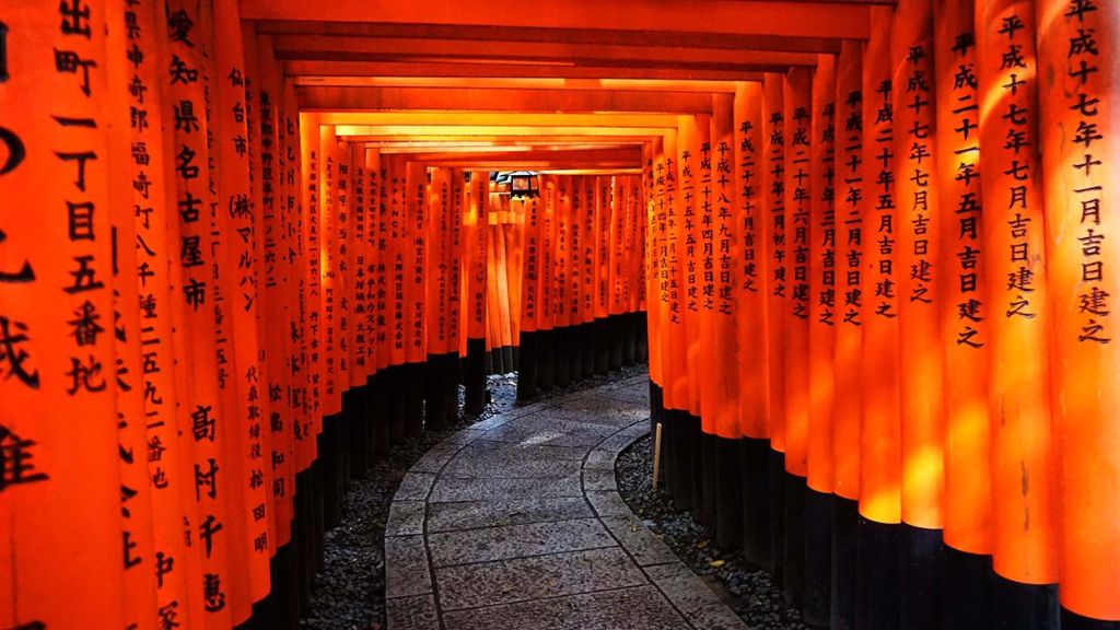 Không gian cổ kính Fushimi Inari