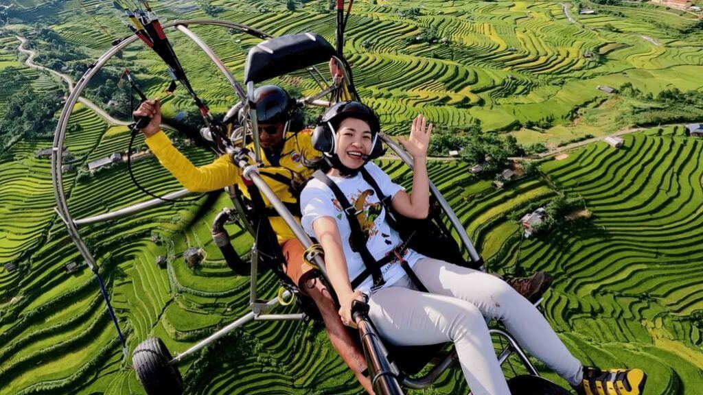 Trải nghiệm bay dù lượn, ngắm trọn vẻ đẹp mùa vàng Mù Cang Chải từ trên cao