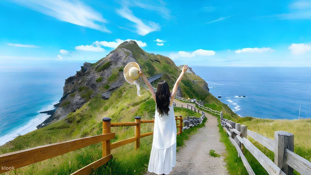 Mũi Kamui tuyệt đẹp, biển xanh trong vắt, vách đá hùng vĩ