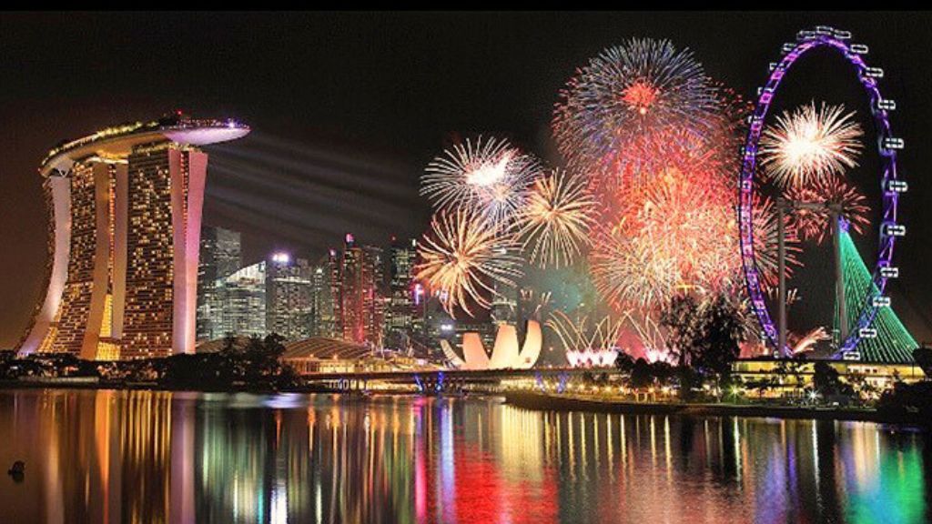 Những màn bắn pháo hóa đón năm mới rực rỡ tại Singapore