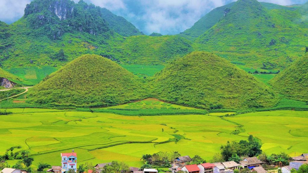 “Núi  Đôi Cô Tiên” với vẻ đẹp kỳ vĩ của tạo hoá