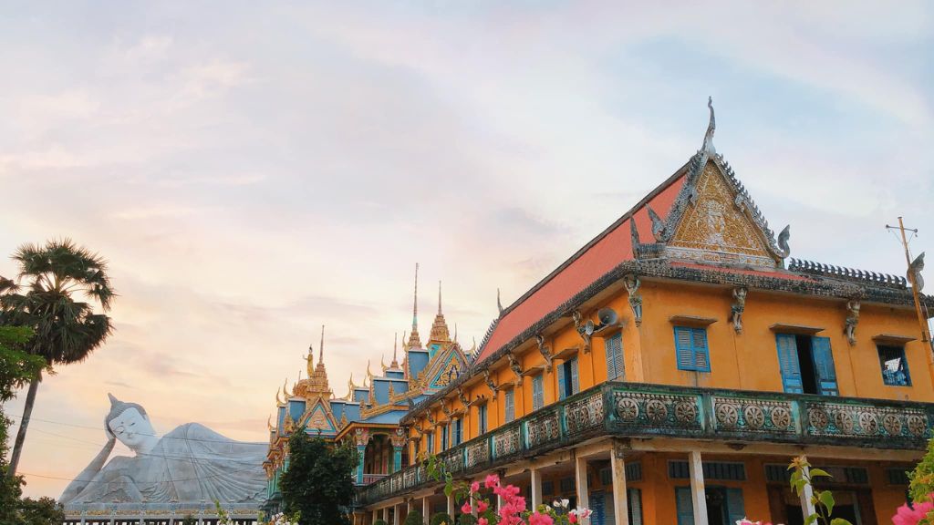 Tham quan chùa Som Rông nổi tiếng nhất tỉnh Sóc Trăng