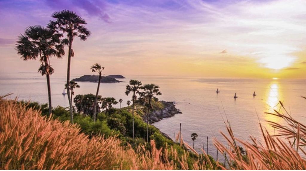 Ngắm hoàng hôn đầy lãng mạn tại Phrom Thep Cape