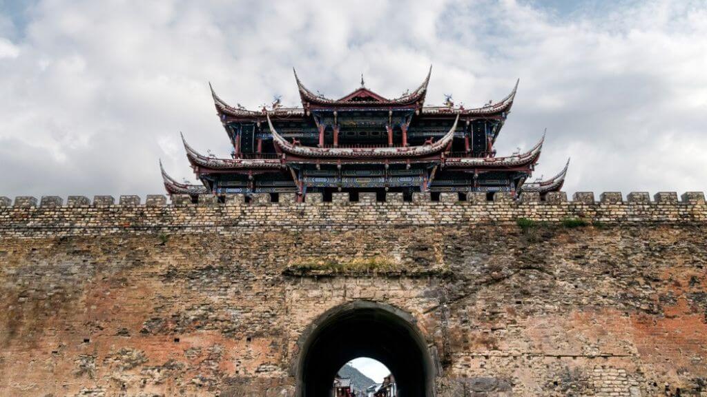Ngắm nhìn thành cổ Tùng Phan