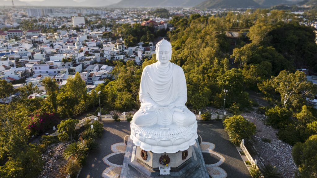 Chùa Long Sơn với tượng Phật cao nhất Việt Nam