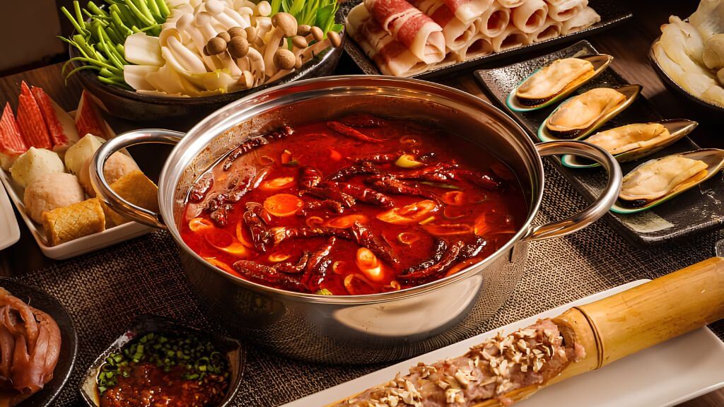 Thưởng thức hương vị cay nồng đậm đà của món Lẩu Tứ Xuyên