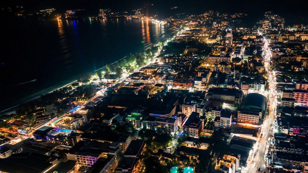 Phuket về đêm, rực rỡ ánh đèn giữa thiên đường biển đảo