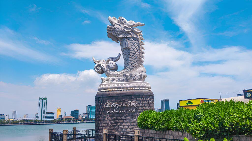 Tượng cá chép hóa rồng Đà Nẵng