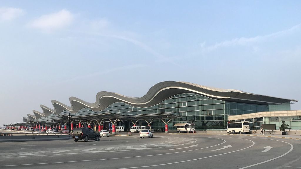 Đoàn hạ cánh tại sân bay Tiêu Sơn Hàng Châu