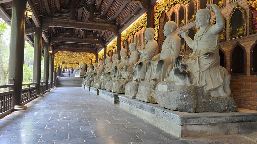 Hành lang La Hán dài nhất Châu Á
