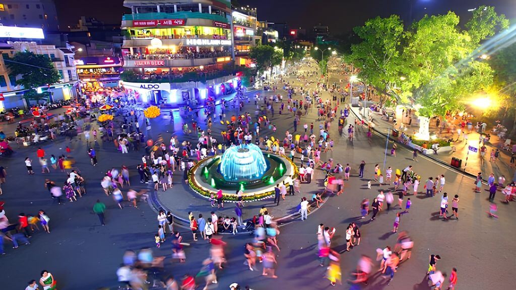 Phố đi bộ Hồ Gươm