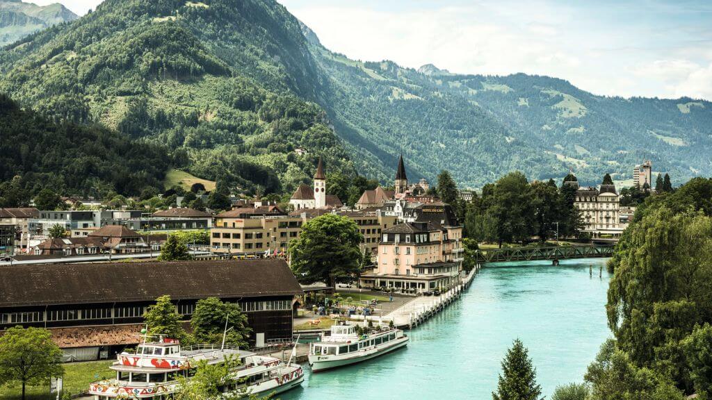 Interlaken   Thành phố nghỉ dưỡng nằm giữa hai hồ nước tuyệt đẹp