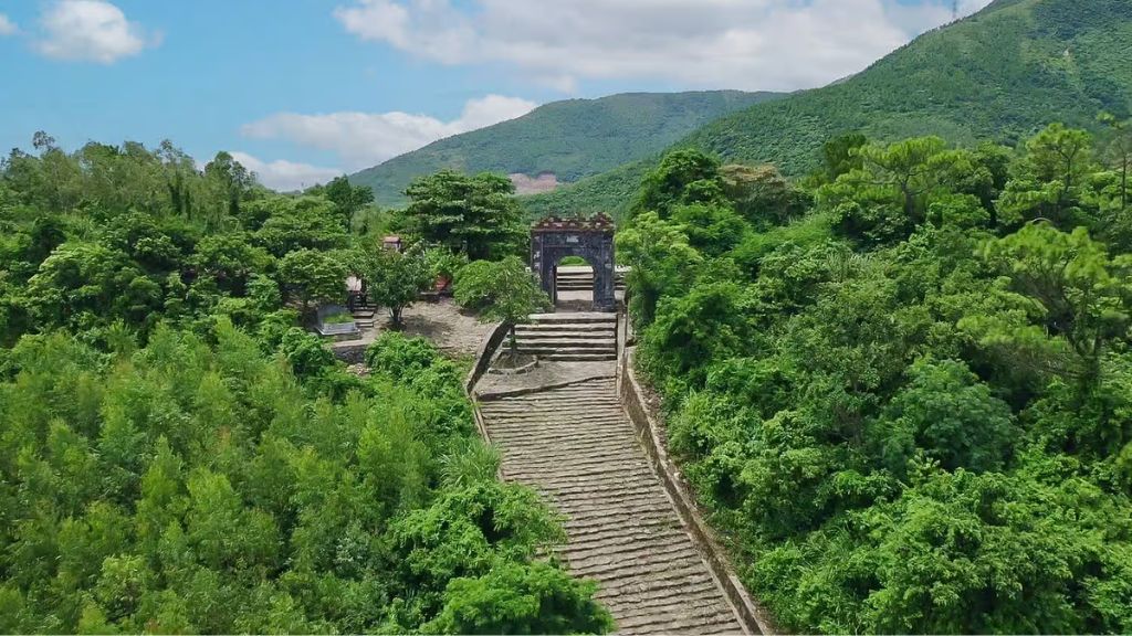 Tour 1 ngày khám phá Quảng Bình Động Thiên Đường   Vũng Chúa Đảo Yên   Hoành Sơn Quan   Bãi Đá Nhảy