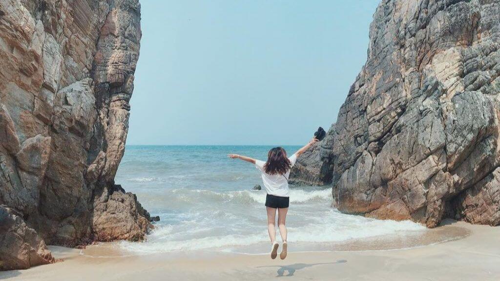 Check in Bãi Đá Nhảy trong tour Quảng Bình 1 ngày