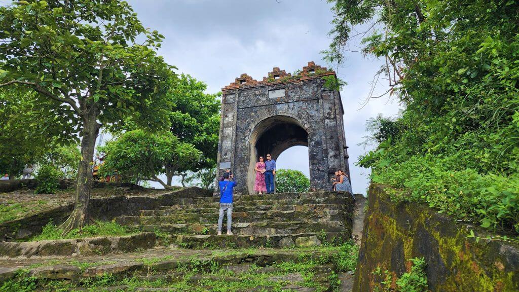 Check in cửa ải Hoành Sơn Quan cổ kính