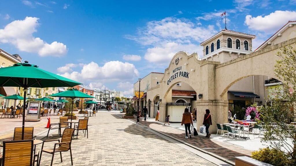 Góc nhỏ bên ngoài của Mitsui Outlet Park Marine Pia Kobe