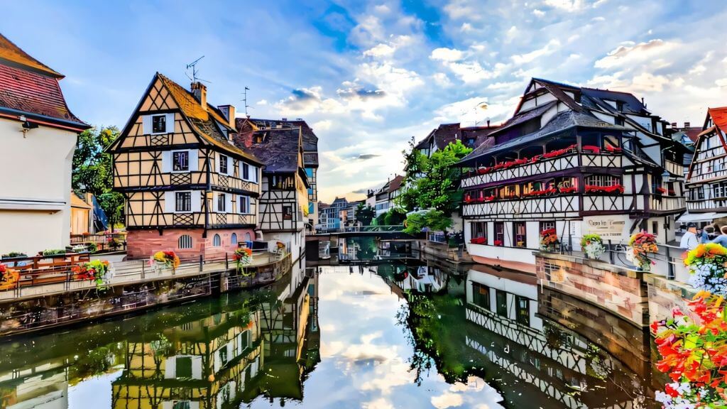 Phố cổ La Petite France   Nơi có những ngôi nhà gỗ xưa