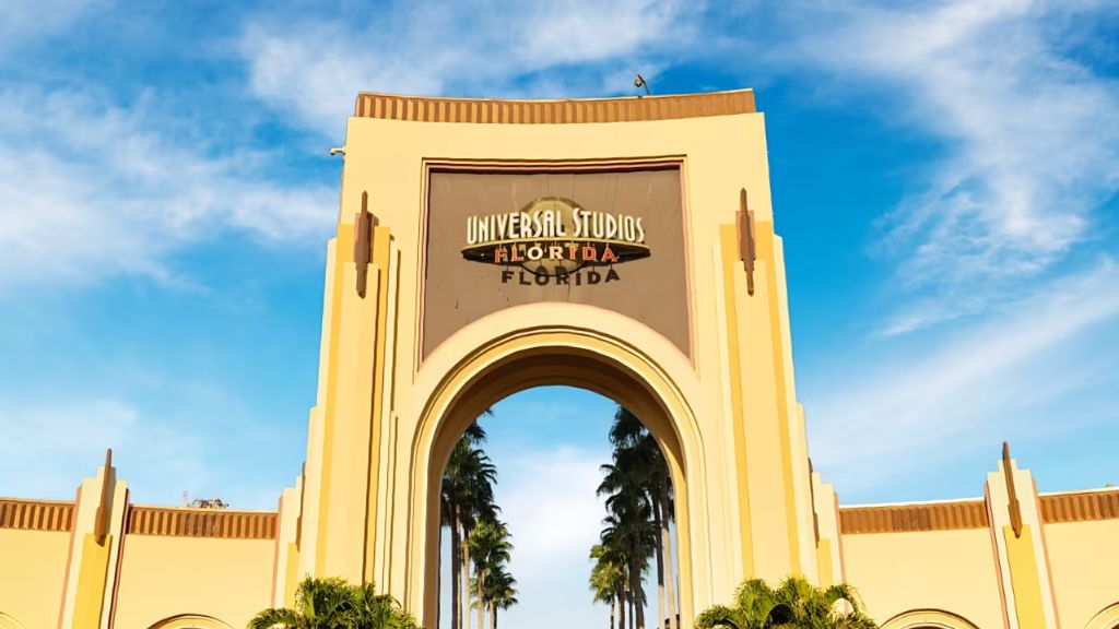 Chụp ảnh bên ngoài Universal Studios