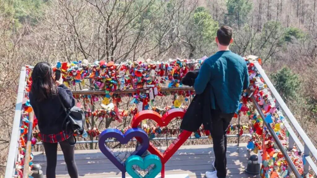 Khu vực ổ khóa tình yêu tại tháp Namsan