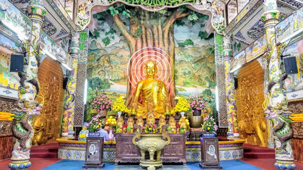 Đến thăm Chùa Linh Phước trong tour du lịch Nha Trang - Đà Lạt