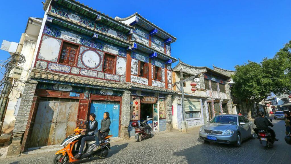 Dạo bước trong phố cổ Lâm An