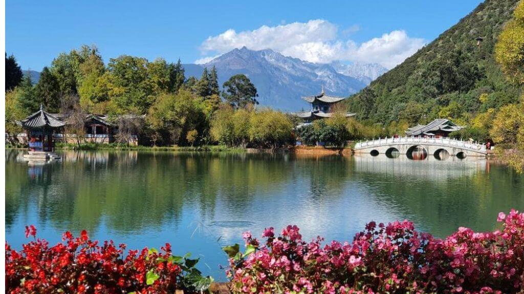 Vân Nam tràn ngập sắc màu khi xuân về